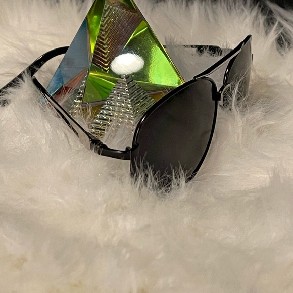 Black Silver Classic UV400 Polarized Alloy Driving Sunglasses - Picture 3 of 3